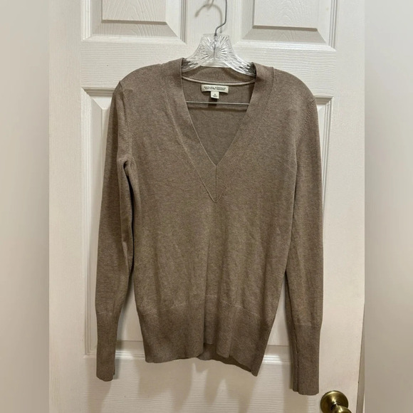 Banana Republic Sweaters - Banana Republic Classic Tan Silk Cotton Cashmere V-neck Sweater Size Small